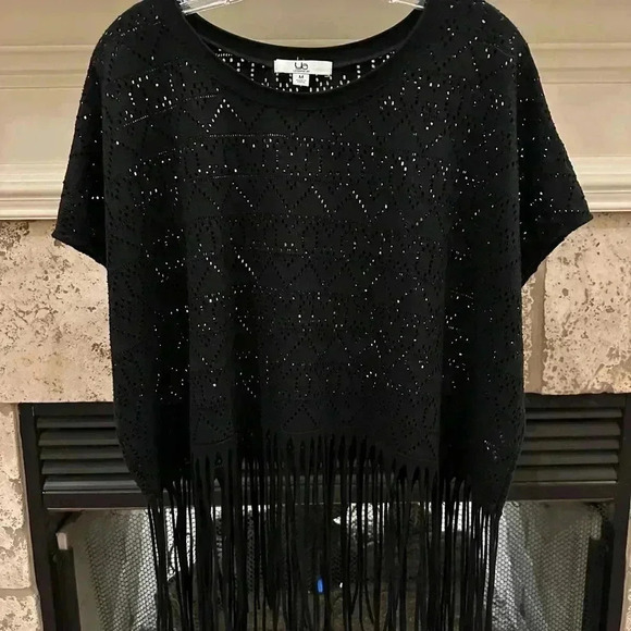Ya Los Angeles black top with fringe-cut out pattern-worn once-size M - Picture 1 of 5